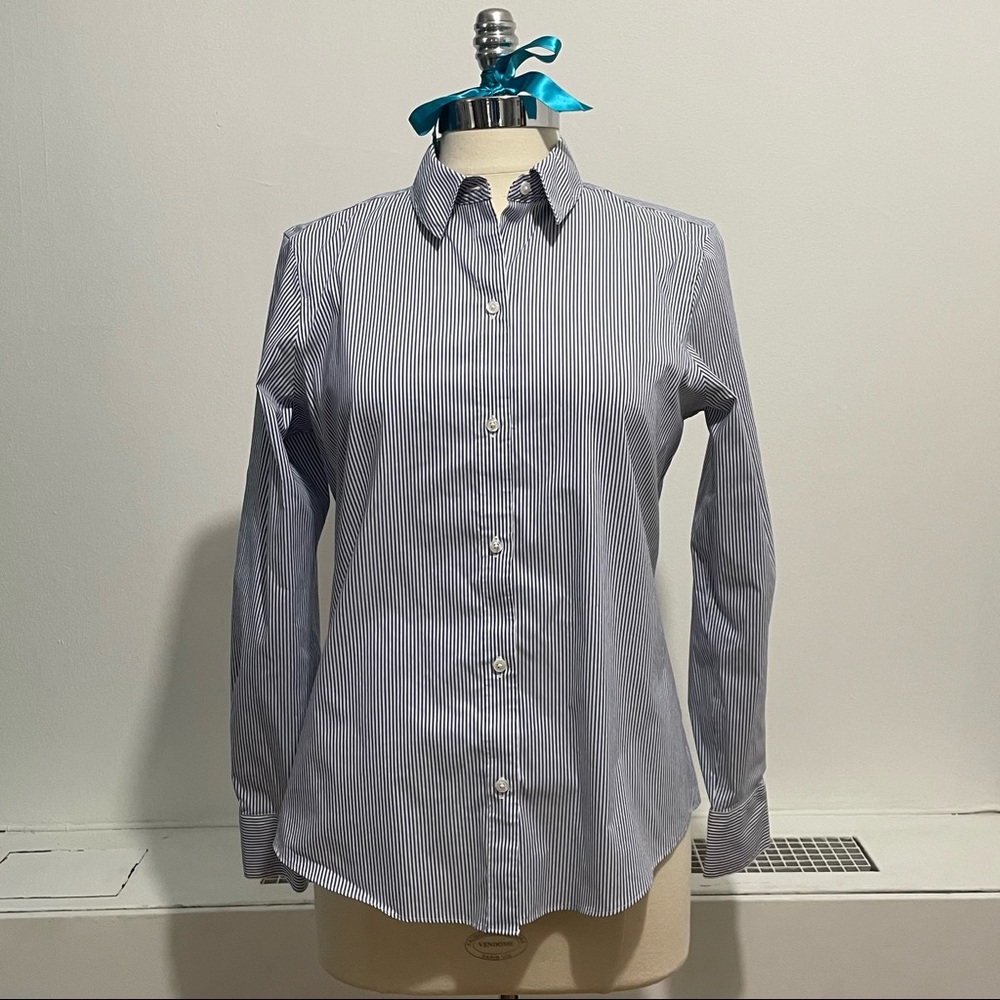 Liz Claiborne Wrinkle Free White Blue Striped Shirt Blouse Size Small